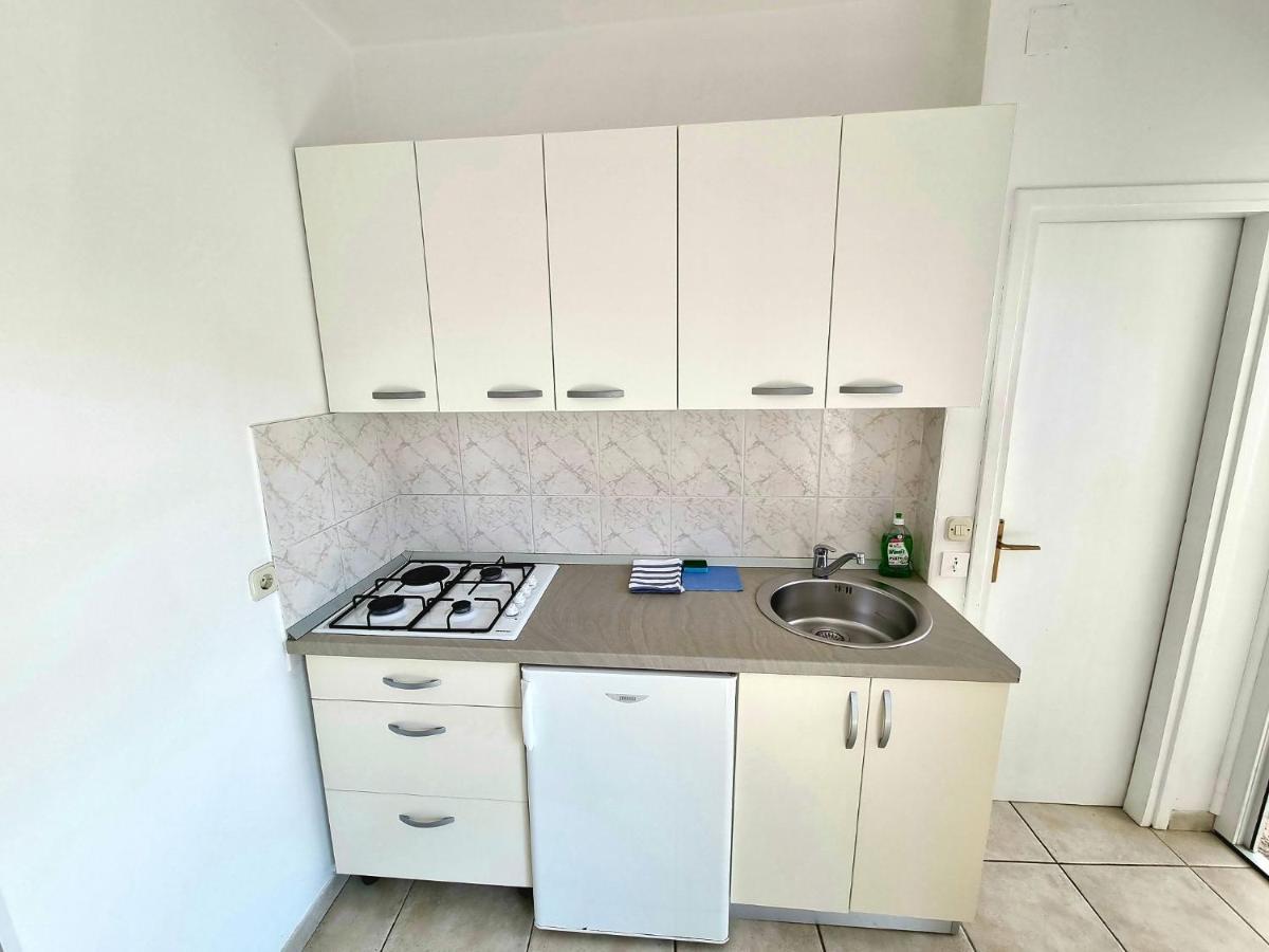 Apartments Ostrea - Mimoza Novalja Buitenkant foto