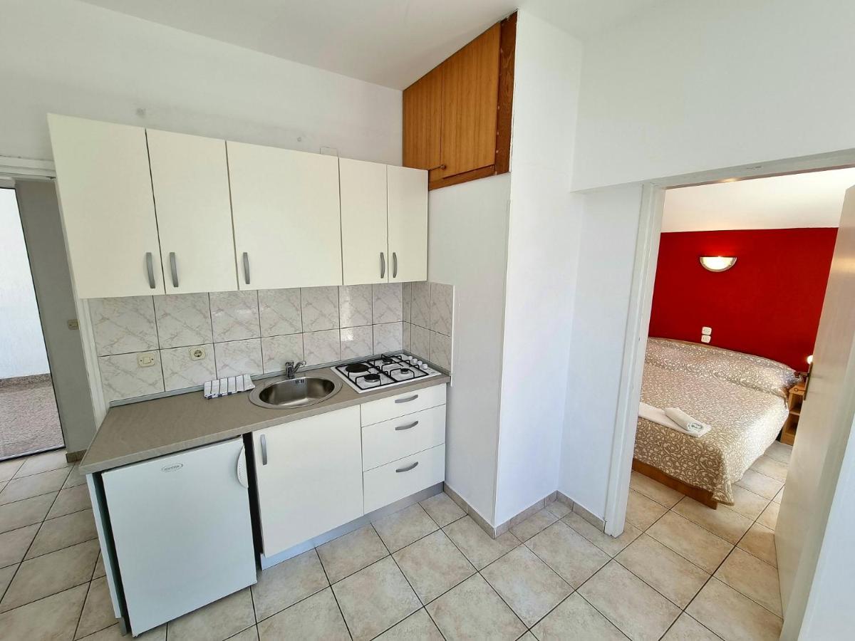 Apartments Ostrea - Mimoza Novalja Buitenkant foto