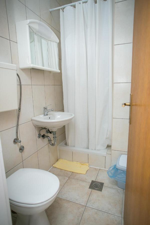 Apartments Ostrea - Mimoza Novalja Buitenkant foto