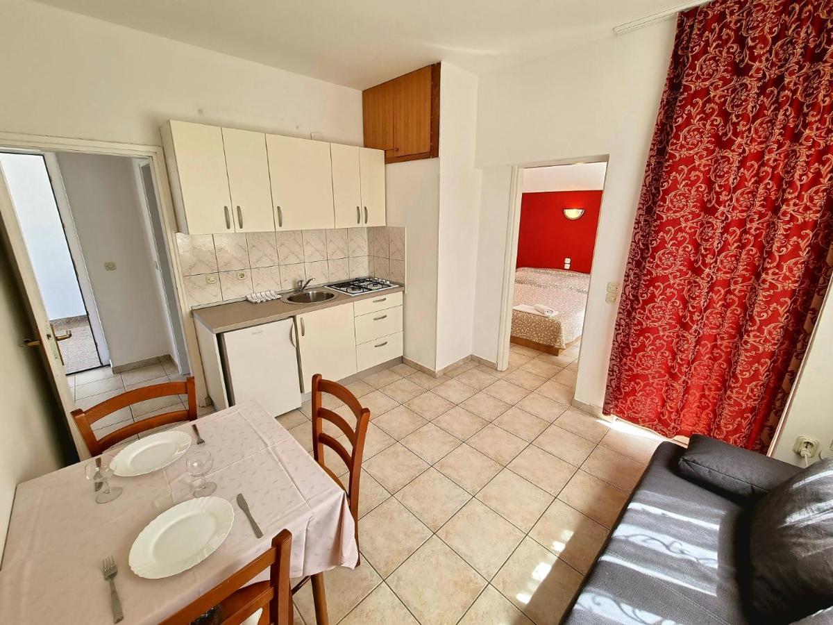 Apartments Ostrea - Mimoza Novalja Buitenkant foto