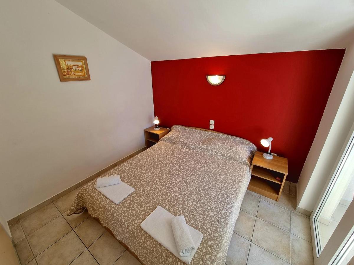 Apartments Ostrea - Mimoza Novalja Buitenkant foto