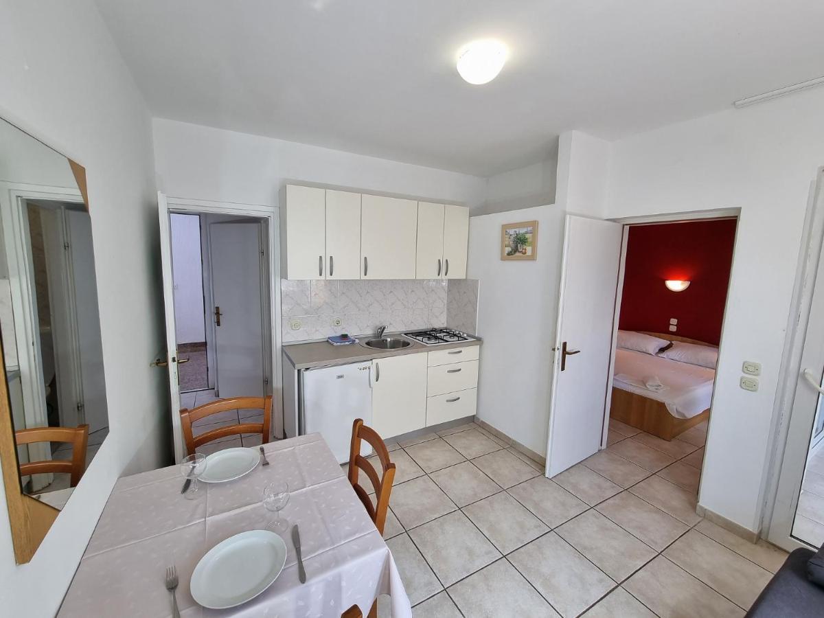 Apartments Ostrea - Mimoza Novalja Buitenkant foto